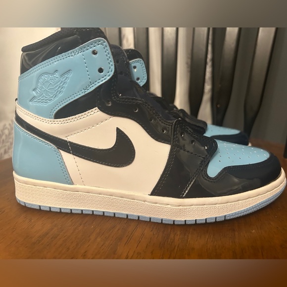 Air Jordan 1 Retro High UNC Patent/Blue Chill Patent - Picture 4 of 5